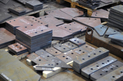 laser cutting steel 