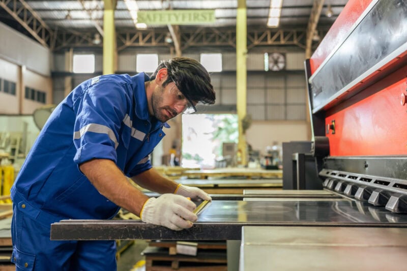 How to Cut Steel Sheet Metal – A Complete Guide